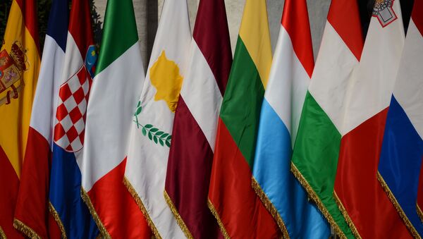 Флаги перед началом саммита 27 стран-участниц Евросоюза - اسپوتنیک ایران  