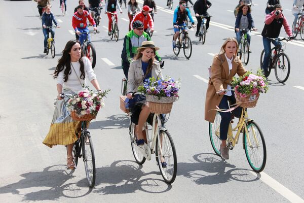 شرکت کنندگان  پنجمین رژه دوچرخه سواران در مسکو - اسپوتنیک ایران  