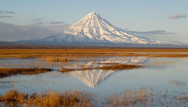 اینجا کوه « فوجی» ژاپن است؟ نخیر، این کوه آتشفشان « کرونوت» در کامچاتکاست - اسپوتنیک ایران  