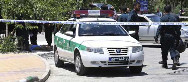 Полиция на месте нападения у здания иранского парламента в Иране Полиция на месте нападения у здания иранского парламента в Иране - اسپوتنیک ایران