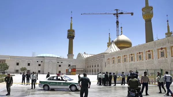 شلیک تیر هوایی در حرم امام  - اسپوتنیک ایران  