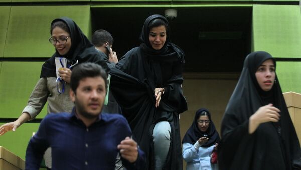 کاهش سن بازنشستگی زنان در ایران - اسپوتنیک ایران  
