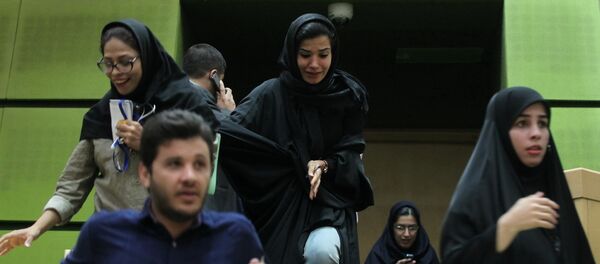 کاهش سن بازنشستگی زنان در ایران - اسپوتنیک ایران  