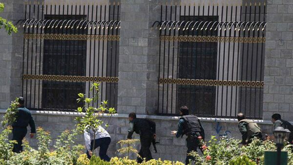 کنفرانس مشترک تروریستها با مریم رجوی و افسر سعودی پیش از حادثه تروریستی تهران - اسپوتنیک ایران  