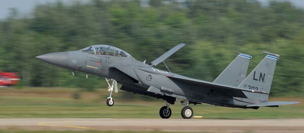 Американский всепогодный тактический истребитель McDonnell Douglas F-15 Eagle Американский всепогодный тактический истребитель McDonnell Douglas F-15 Eagle - اسپوتنیک ایران