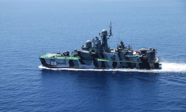 کشتی های نظامی روسیه و چین مانورهای مشترک را تمرین کردند - اسپوتنیک ایران  