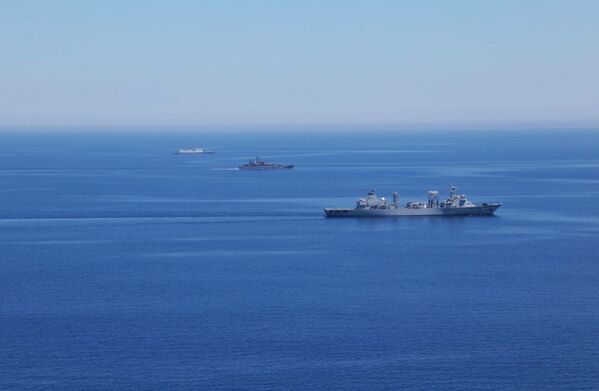 کشتی های نظامی روسیه و چین مانورهای مشترک را تمرین کردند - اسپوتنیک ایران  