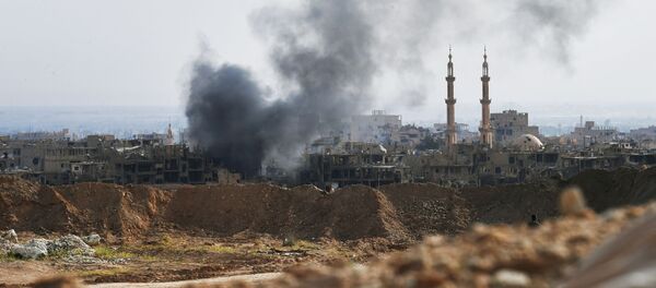 کشته شدن 8 عضو یک خانواده در حمله هوایی ائتلاف آمریکایی به دیرالزور کشته شدن 8 عضو یک خانواده در حمله هوایی ائتلاف آمریکایی به دیرالزور - اسپوتنیک ایران