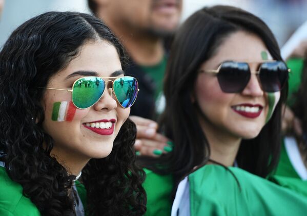 هواداران تیم ملی مکزیک پیش از آغاز دیدار تیم های ملی فوتبال پرتغال و مکزیک - اسپوتنیک ایران  