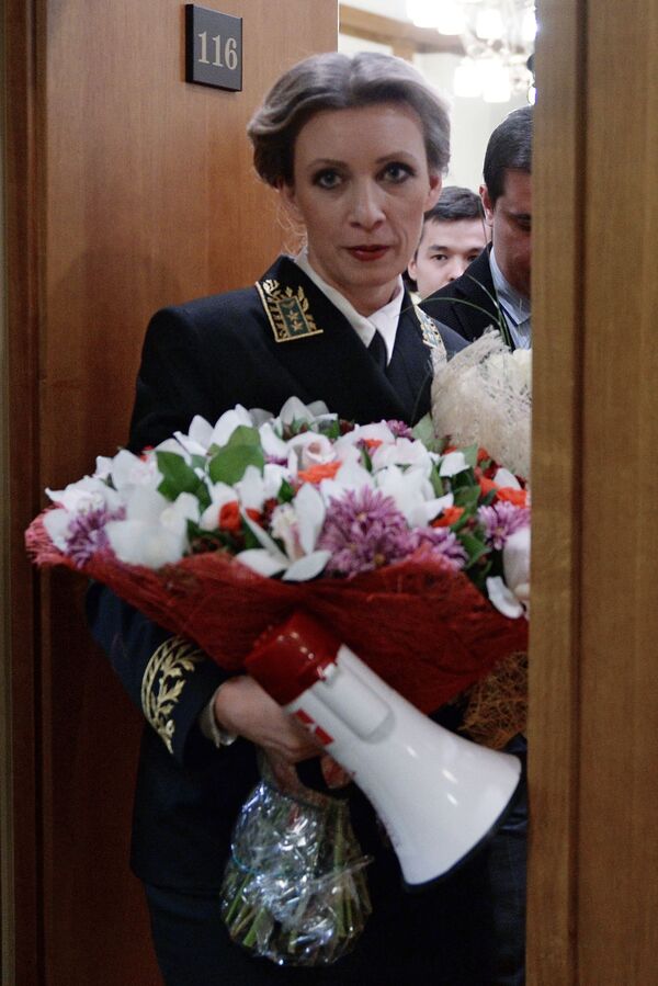 ماریا زاخارووا سخنگوی رسمی وزارت امور خارجه روسیه پس از کنفرانس مطبوعاتی در خصوص دستور روز سیاست خارجی - اسپوتنیک ایران  