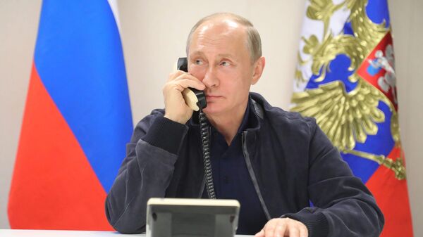 Президент РФ Владимир Путин во время телефонного разговора - اسپوتنیک ایران  