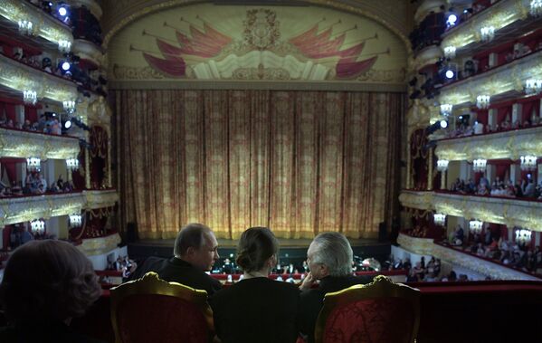 ولادیمیر پوتین رئیس جمهور روسیه و میشل تمر رئیس جمهور برزیل در سالن بالشوی تئاتر - اسپوتنیک ایران  