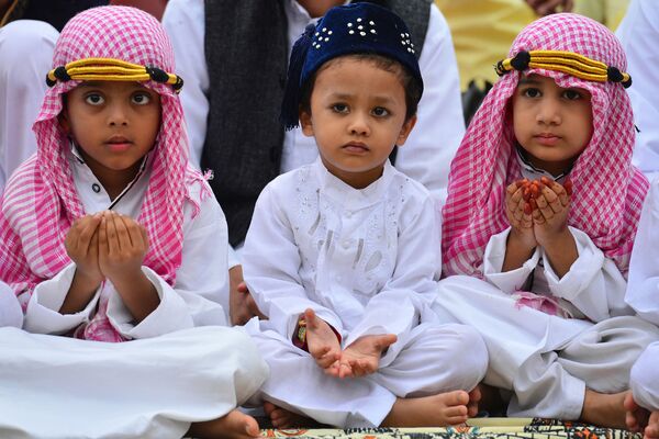 دعای مسلمانان جوان هندی در منطقه بنگلور - اسپوتنیک ایران  