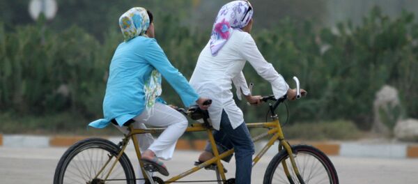 انتقاد امام جمعه مشهد از دوچرخه سواری بانوان انتقاد امام جمعه مشهد از دوچرخه سواری بانوان - اسپوتنیک ایران