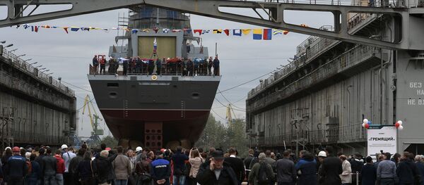 خبرنگاران و تماشاچیان در مراسم به آب اندازی رزمناو«گرمیاشی»روسیه خبرنگاران و تماشاچیان در مراسم به آب اندازی رزمناو«گرمیاشی»روسیه - اسپوتنیک ایران