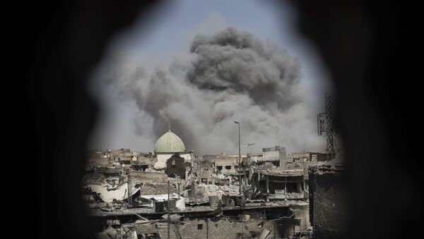 Взрыв возле мечети аль-Нури во время операции иракского спецназа по освобождению иракского Мосула от боевиков ДАИШ - اسپوتنیک ایران  