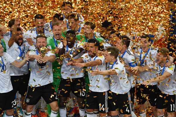 بازیکن تیم ملی فوتبال آلمان، برنده جام کنفدراسیون ها ۲۰۱۷ در مراسم اهدای جوایز - اسپوتنیک ایران  