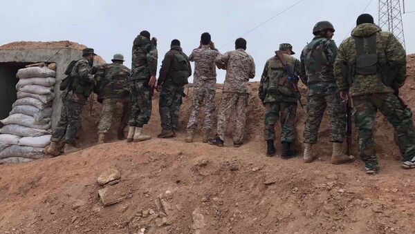 Бойцы сирийской армии на позиции. Архивное фото - اسپوتنیک ایران  