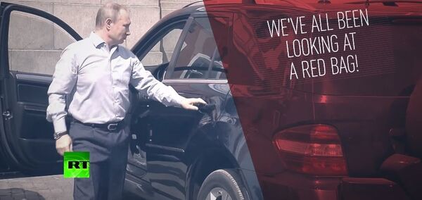 پوتین برای چه کسی درب ماشین را باز کرد؟ بانوی قرمز پوش کیست؟ + ویدئو پوتین برای چه کسی درب ماشین را باز کرد؟ بانوی قرمز پوش کیست؟ + ویدئو - اسپوتنیک ایران