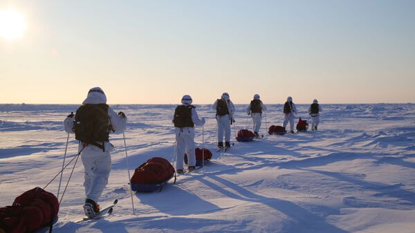Участники комплексной экспедиции к Северному полюсу, организованной Экспедиционным центром Министерства обороны РФ в Арктике - اسپوتنیک ایران  