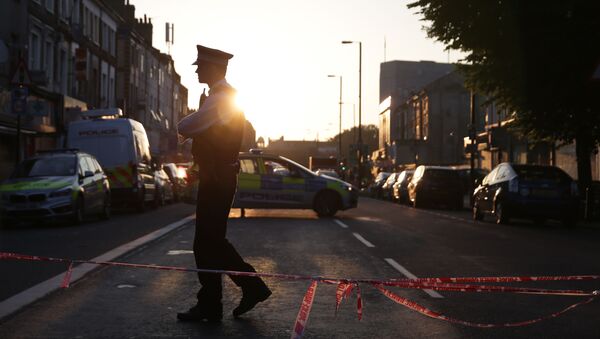 Полицейский на месте наезда фургона на людей у мечети на севере Лондона - اسپوتنیک ایران  