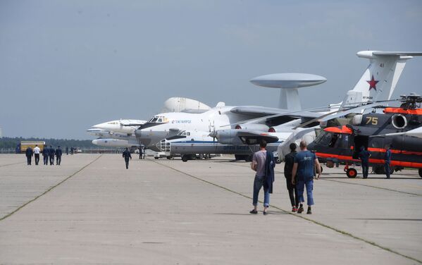 هواپیماها در پایگاه نظامی هنگام آماده سازی برای افتتاحیه نمایشگاه بین المللی هوافضای ماکس-2017 در ژوکوفسکی - اسپوتنیک ایران  
