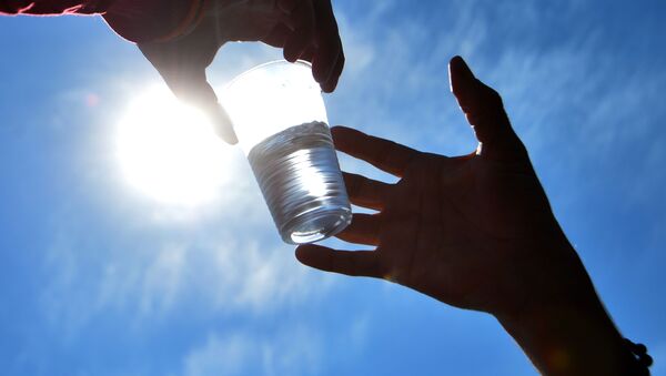 فواید نوشیدن آب آشامیدنی تصفیه شده برای سلامت بدن انسان - اسپوتنیک ایران  