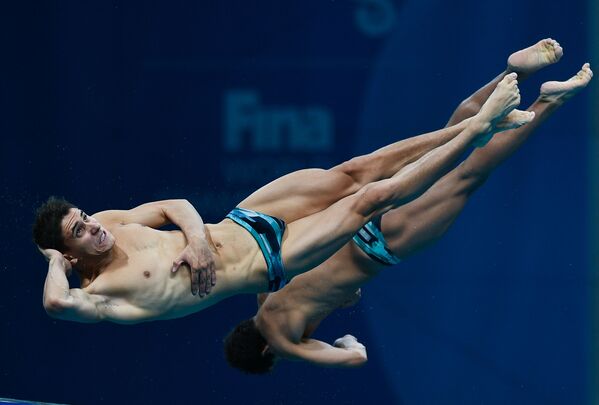 خوزه ديگو ياياس در مسابقات پرش در آب در بخش مردان در هجدهمین دوره مسابقات ورزشهاي آبی در بوداپست - اسپوتنیک ایران  