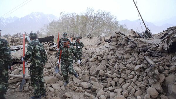 Спасатели на месте землетрясения в Синьцзян-Уйгурском автономном районе Китая - اسپوتنیک ایران  