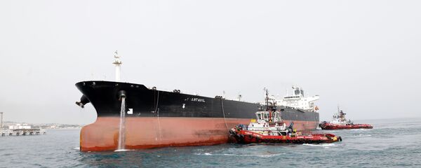 خدمه روس در نفتکش بریتانیایی توقیف شده در تنگه هرمز خدمه روس در نفتکش بریتانیایی توقیف شده در تنگه هرمز - اسپوتنیک ایران