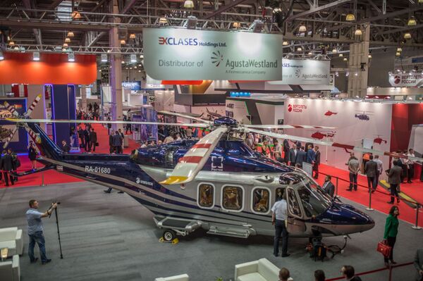 بالگرد «AW-139» در  غرفه شرکت Agusta Westland در هشتمین نمایشگاه بین المللی بالگرد  « هلی راشیا-2015» در مسکو. - اسپوتنیک ایران  