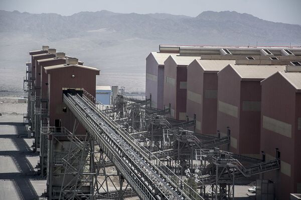 معدن سنگ‌آهن چادرملو در شهر یزد - اسپوتنیک ایران  