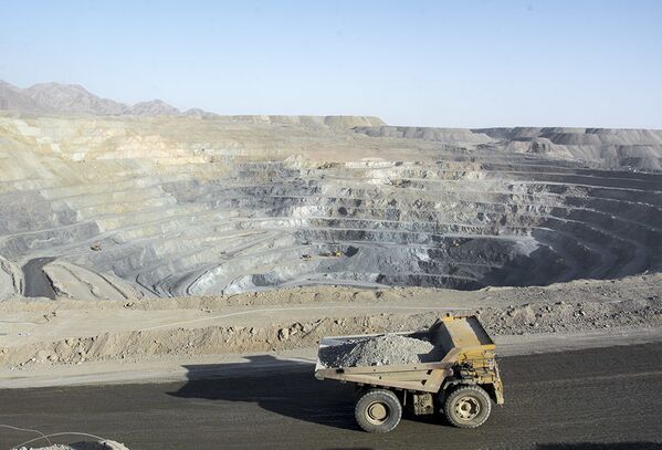معدن سنگ‌آهن چادرملو در شهر یزد - اسپوتنیک ایران  