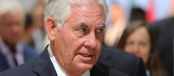 وزیر امور خارجه آمریکا رکس تیلرسون به گروه های مسلح خارجی در عراق به ویژه ایران گفت که باید هر چه سریعتر عراق را ترک کنند. وزیر امور خارجه آمریکا رکس تیلرسون به گروه های مسلح خارجی در عراق به ویژه ایران گفت که باید هر چه سریعتر عراق را ترک کنند. - اسپوتنیک ایران