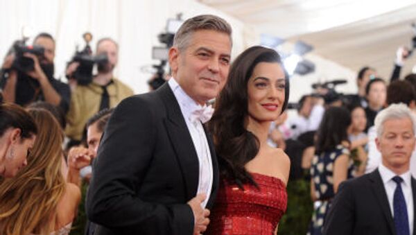 Джордж Клуни и Амаль Клуни во время Бала Института костюма в Нью-Йорке - اسپوتنیک ایران  