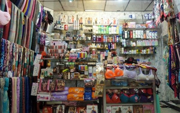 آغاز فروش لباس های زیبای زنانه در شهر موصل عراق - اسپوتنیک ایران  