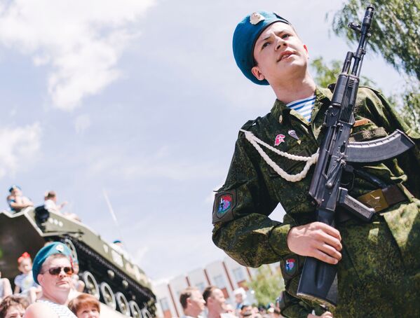 جشن روز  نیروهای هوابرد روسیه در شهر ایوانوفو - اسپوتنیک ایران  
