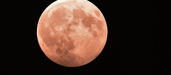 کشف شئ مرموز بر روی ماه + ویدئو - اسپوتنیک ایران  