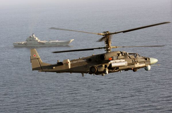 بالگرد کا ۵۲ ک و کشتی هواپیما بر « ادمیرال کوزنتسوف» در دریای مدیترانه - اسپوتنیک ایران  