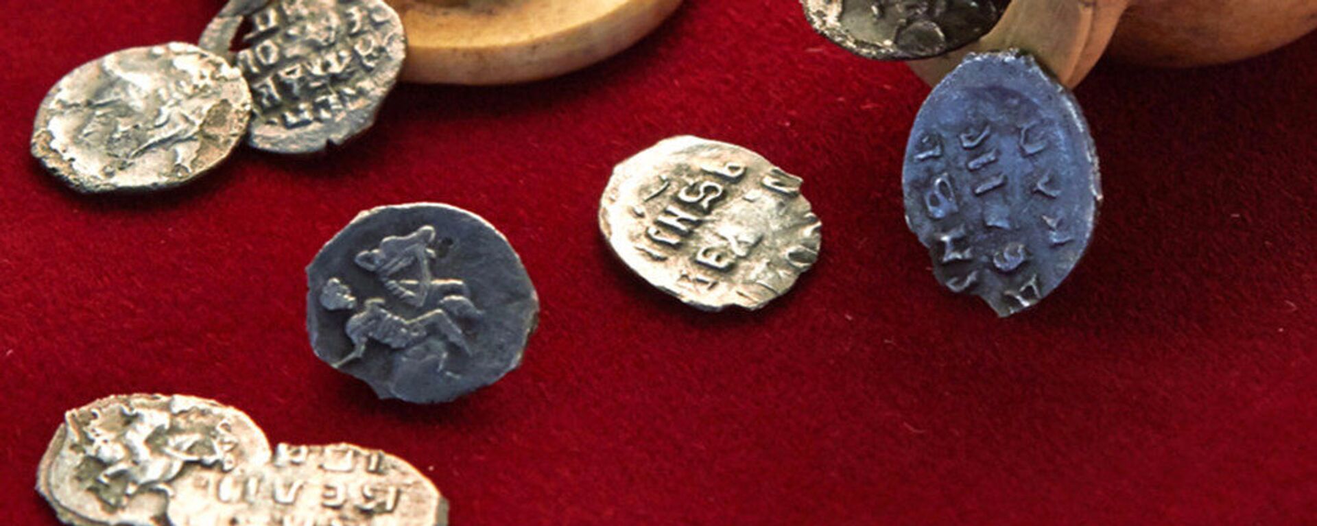 کشف گنج یک میلیون دلاری در تاشکند + عکس - اسپوتنیک ایران  , 1920, 20.01.2019