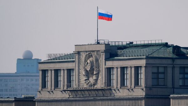 آمریکا پرچم های روسیه را به ساختمان های دیپلماتیک روسیه باز می گرداند - اسپوتنیک ایران  