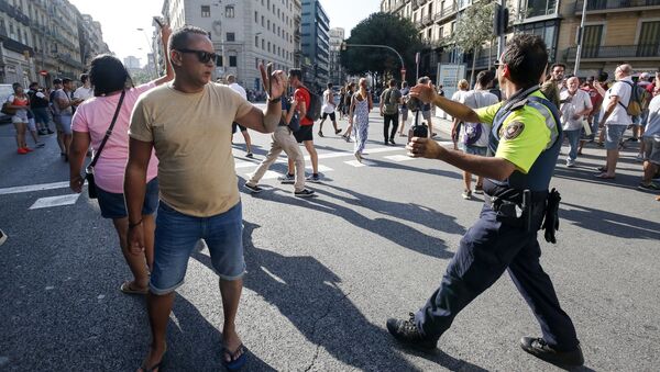 Полиция на месте наезда автомобиля на людей в Барселоне, Испания - اسپوتنیک ایران  