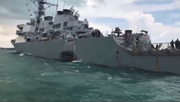 Ракетный эсминец ВМС США Джон Маккейн после столкновения с торговым судном - اسپوتنیک ایران  