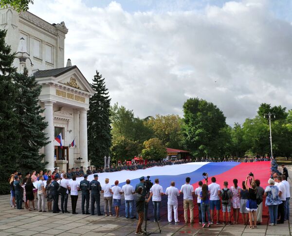 شرکت کنندگان جشن روز پرچم ملی روسیه در سواستاپل - اسپوتنیک ایران  