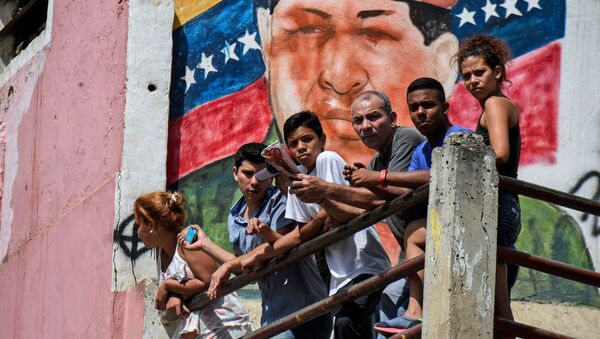 Граффити с изображением бывшего президента Венесуэла Уго Чавеса в Каракасе - اسپوتنیک ایران  
