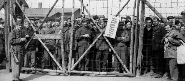 نظامیان شوروی در اردوگاه های آلمان . نظامیان شوروی در اردوگاه های آلمان . - اسپوتنیک ایران