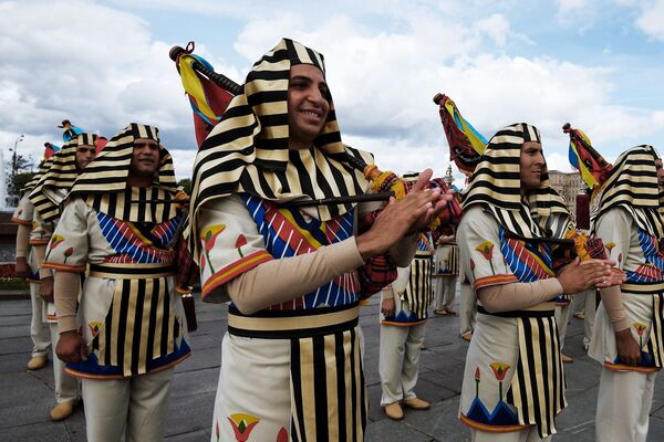 نوازندگان ارکستر سمفونیک نظامی مصر در فستیوال اسپاسکایا باشنیا  در مسکو - اسپوتنیک ایران  