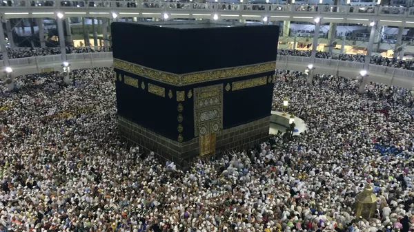 حراج پرده کعبه به نفع آسیب‌دیدگان ایرانی کرونا - اسپوتنیک ایران  