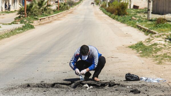 Сбор образцов почвы после химической атаки в городе Хан-Шейхун, Сирия - اسپوتنیک ایران  