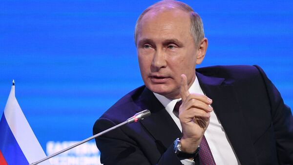 Президент РФ Владимир Путин на заседании III Восточного экономического форума во Владивостоке - اسپوتنیک ایران  